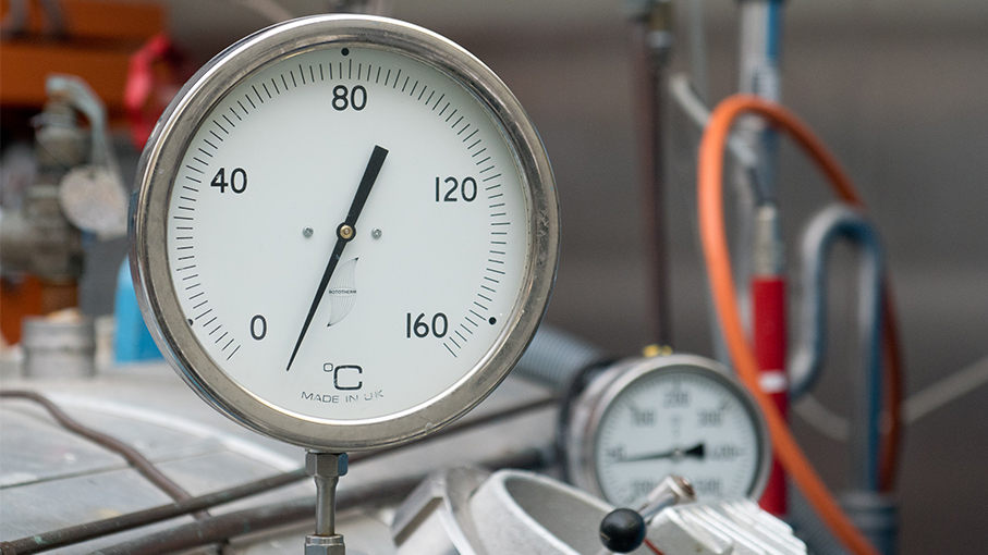 Temperature measurement: thermocouples or resistance thermometers?