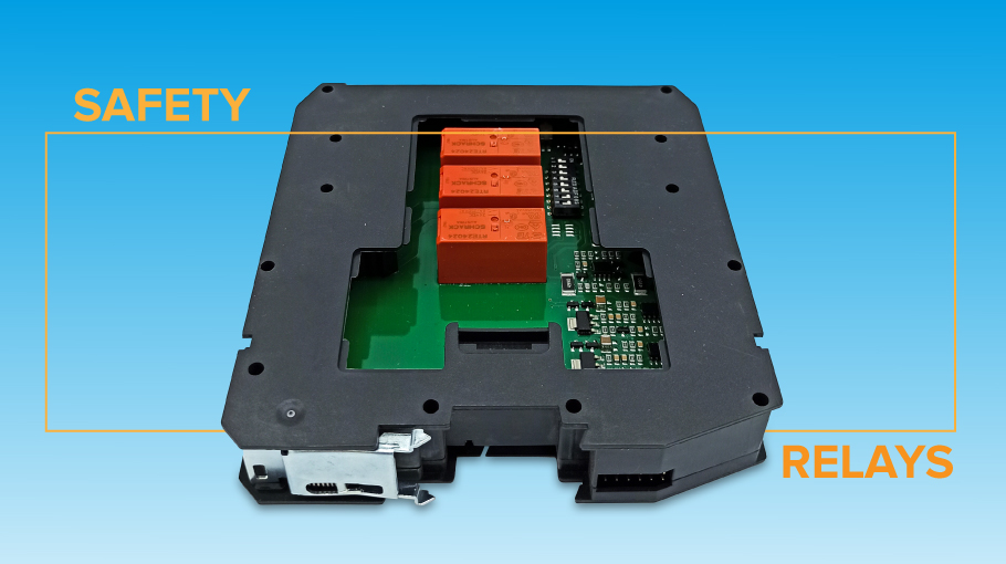 Safety relays with line and load monitoring